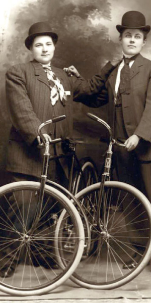 Women Vintage Bicycle Museum http://www.oldbike.eu/