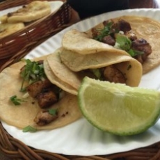 Pork tacos with lime