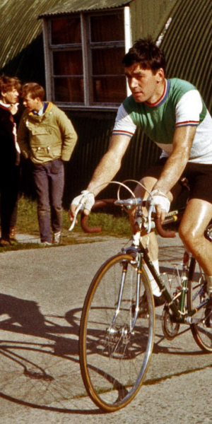 Les West – Rhos-on-Sea Road Race – late 60’s http://musicbicycles.blogspot.com/2013/07/historic-cycle-racing-photographs.html